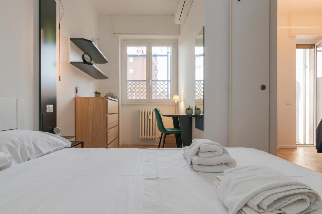 Luxury Apartment Savona 65 Milan Bagian luar foto