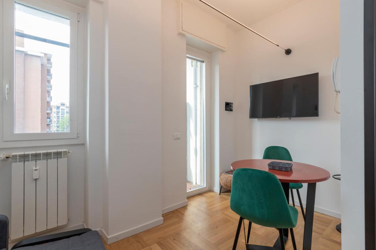 Luxury Apartment Savona 65 Milan Bagian luar foto