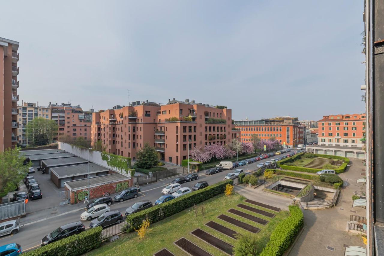 Luxury Apartment Savona 65 Milan Bagian luar foto